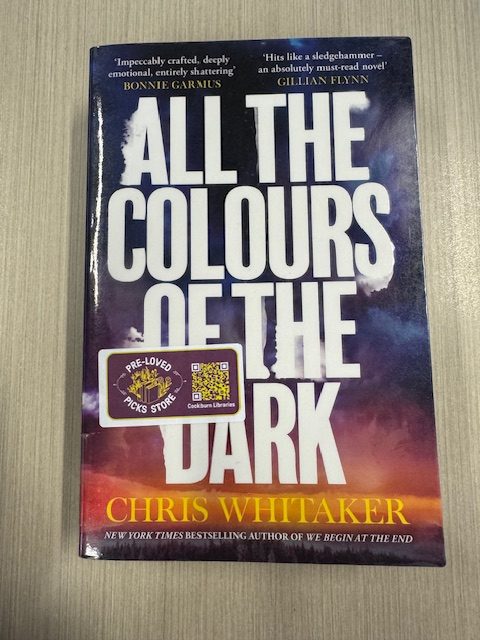 All the colours of the dark / Chris Whitaker